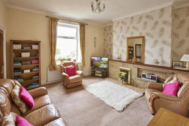 5 bed Semi-Detached for sale Image 9