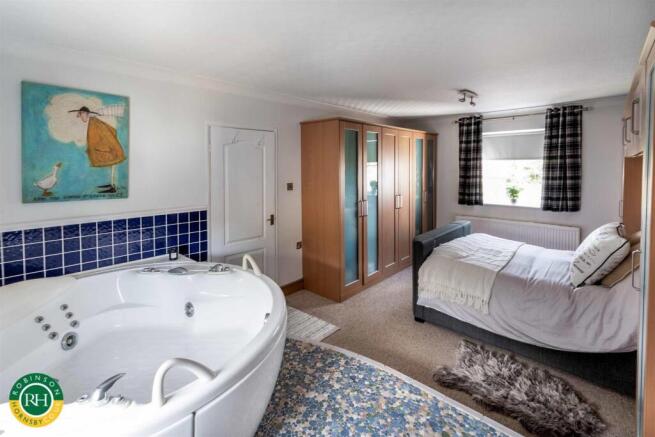 3 bed Bungalow for sale Image 11