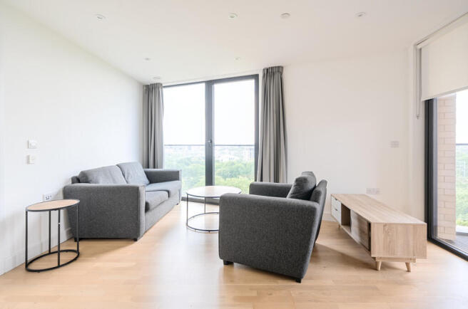 1296330-12-682dcc...