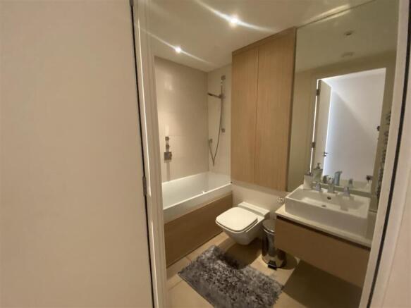 gunwharf bathroom.jpeg