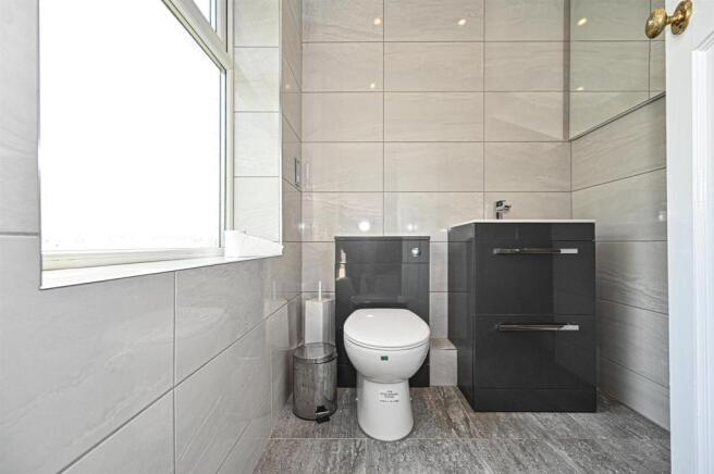 :usury En-Suite