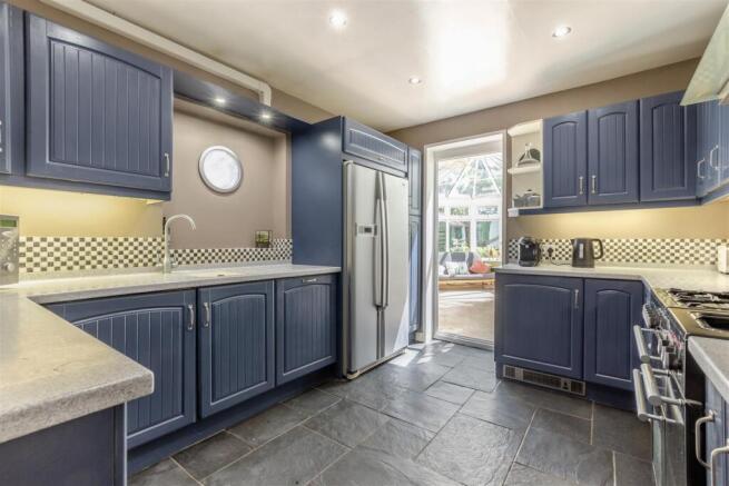 8694112-interior01.jpg