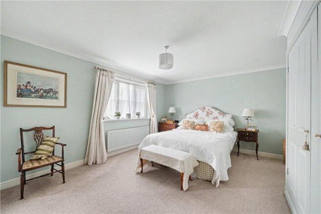 4 bed Detached for sale Image 9
