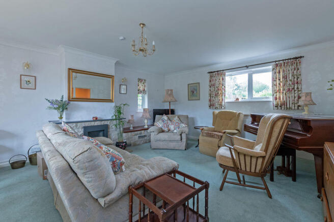 Sitting/dining room