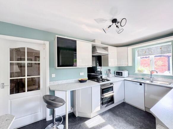 3 bed Detached for sale Image 4