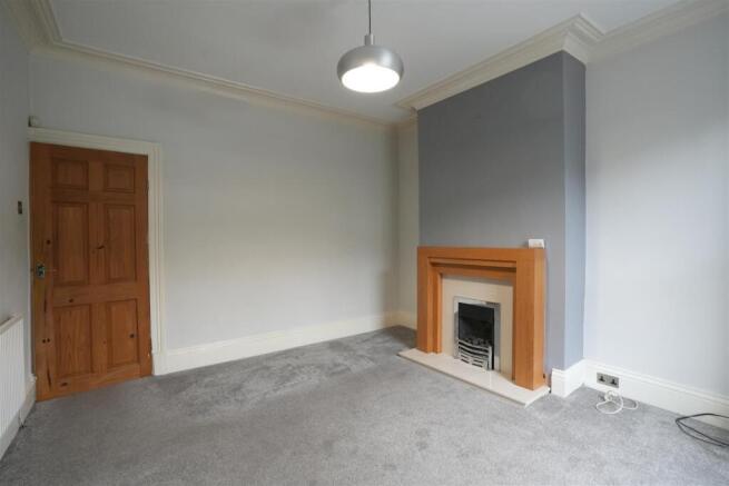 2 bed Terraced to rent Image 5