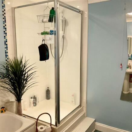 bathroom 1.jpg