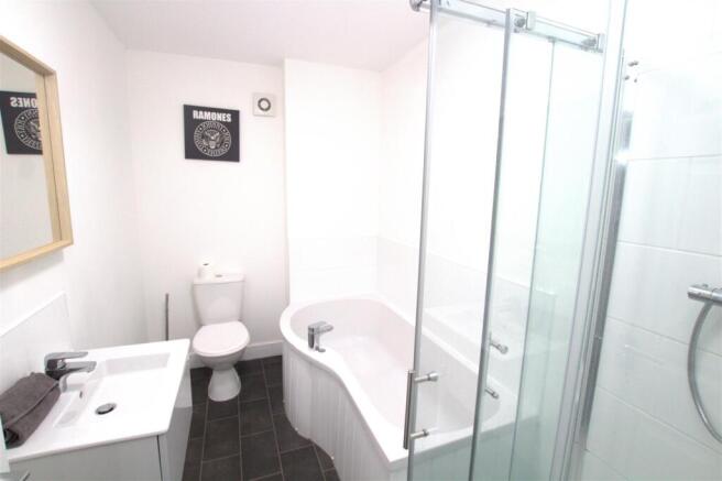 4 bed End of Terrace to rent Image 6