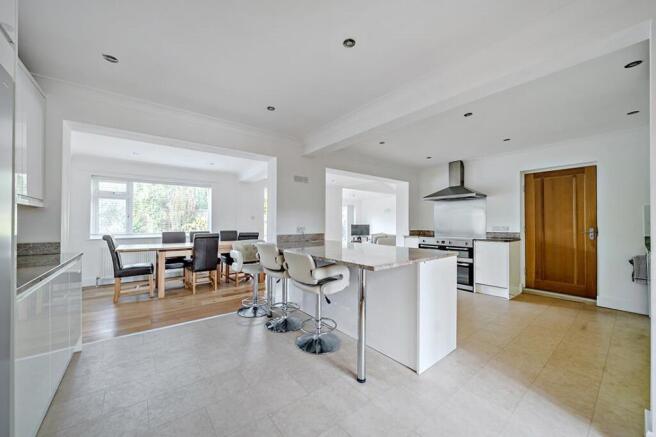 4 bed House for sale Image 3