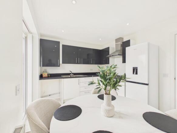 2 bed Terraced for sale Image 7