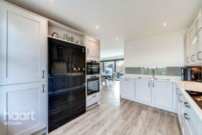 11, Adams Croft, Witham CM8 1ZB