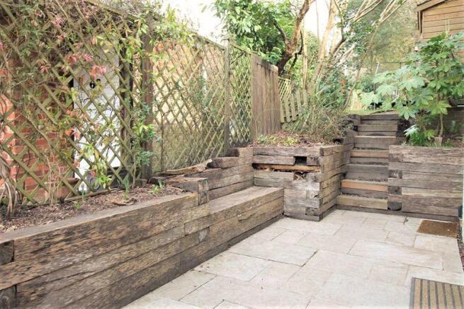 Side patio wit...
