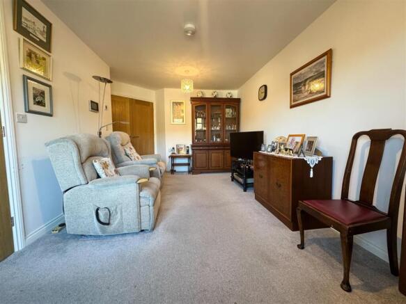 2 bed Apartment for sale Image 7
