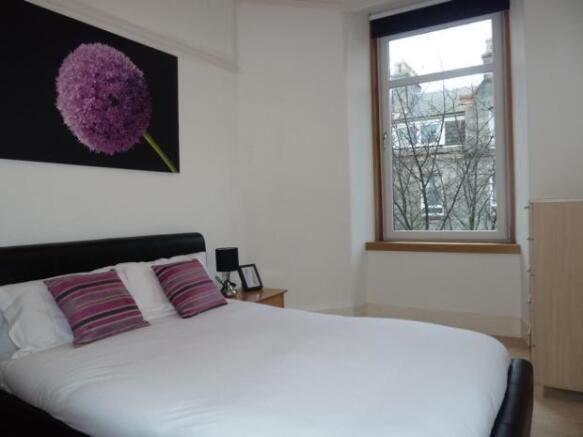 13 Northfiled Place - 2nd Right - Bedroom