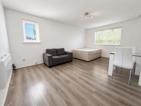 Lounge1.jpg