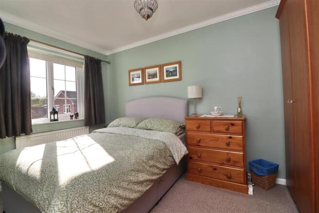4 bed House for sale Image 10