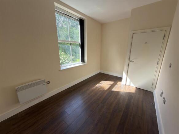 2 bed Apartment to rent Image 6
