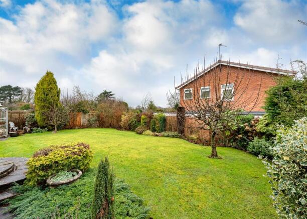 2 Fair Oak Drive-garden1.jpg