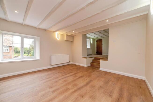 4 bed Detached for sale Image 9