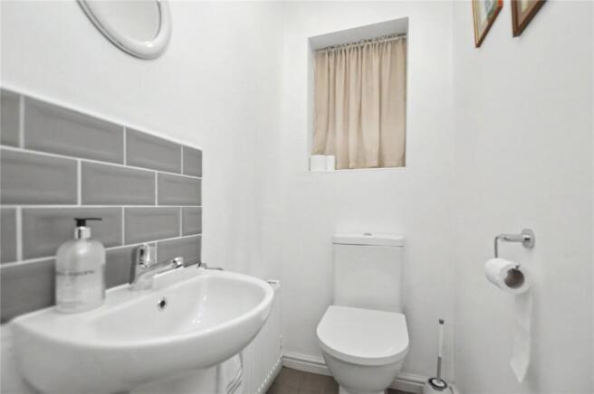 4 bed Detached for sale Image 8