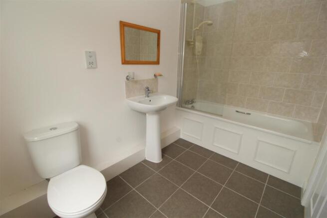 HOUSE BATHROOM/ W.C.