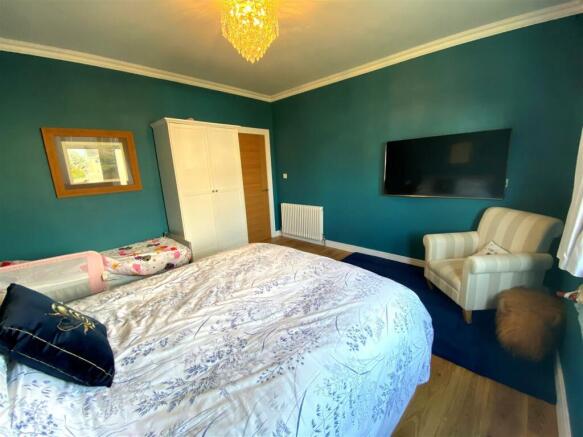 BEDROOM 2
