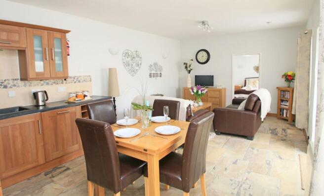 Kitchen/Lounge