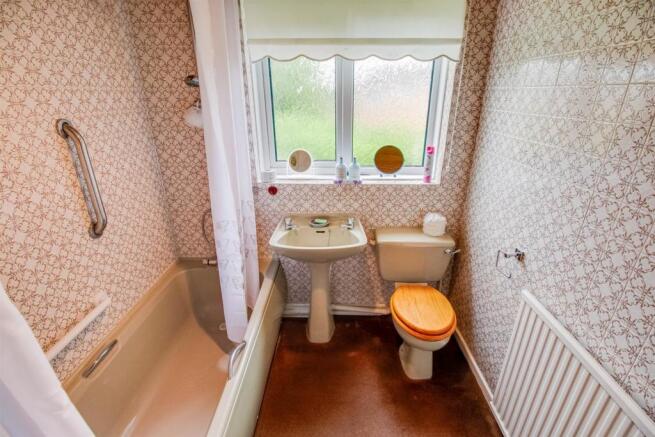 BATHROOM/W.C.