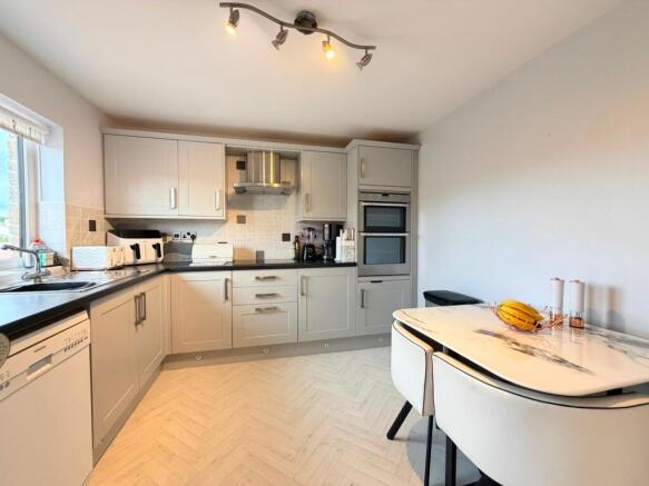 3 bed Semi-Detached for sale Image 4