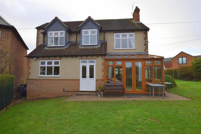 Enclosed Rear & Side Garden