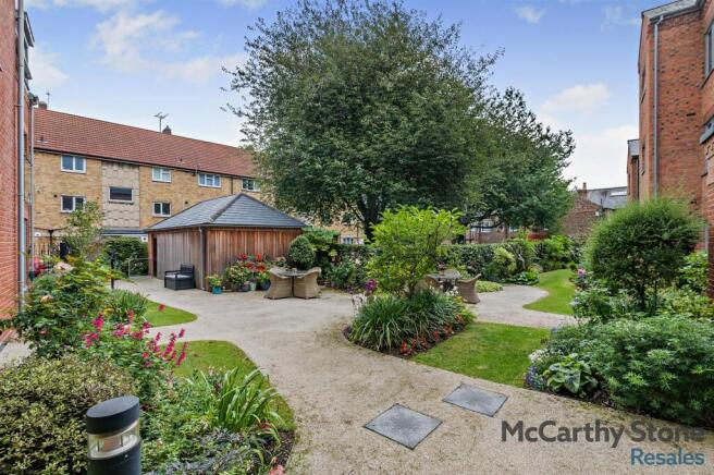 2 bed Apartment for sale Image 9