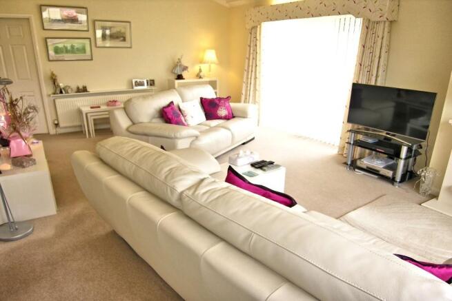 LOUNGE VIEW 2