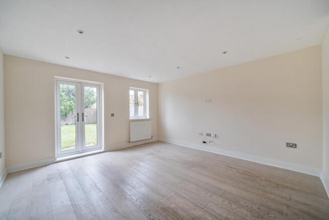 1387188-12-693184...