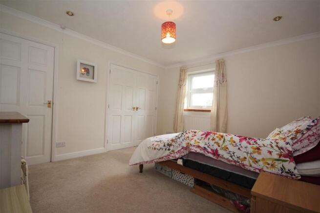 bedroom 1.JPG