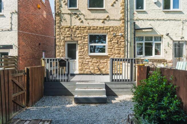3 bed End of Terrace to rent Image 4