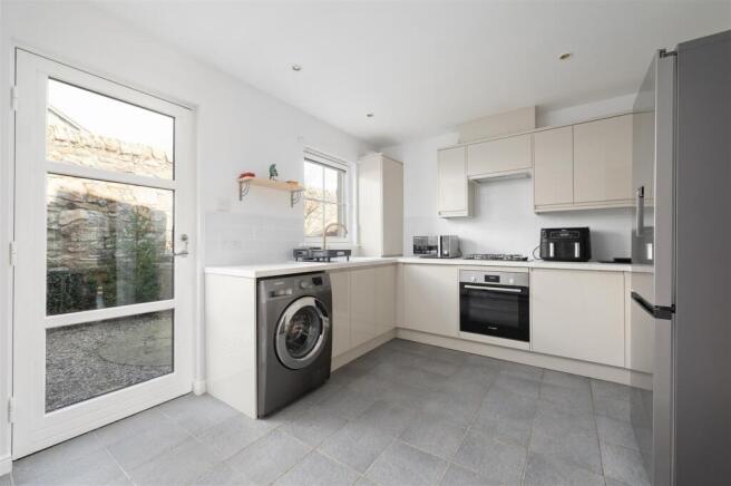 19 Craigflower Court 008.JPG