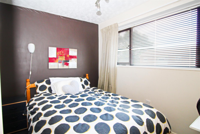 Pond Close_bedroom2.png