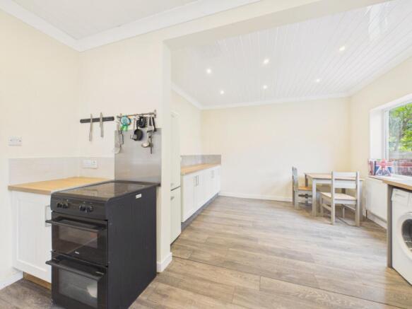 3 bed Semi-Detached for sale Image 4