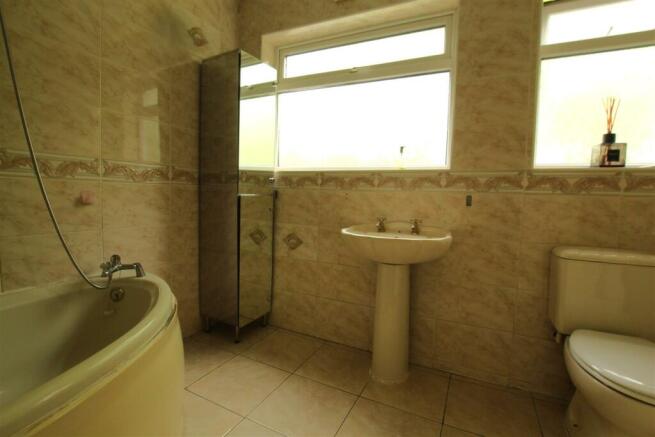 Bathroom.JPG