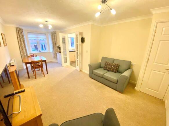 Lounge/Dining Room