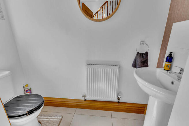 5 bed Detached for sale Image 12