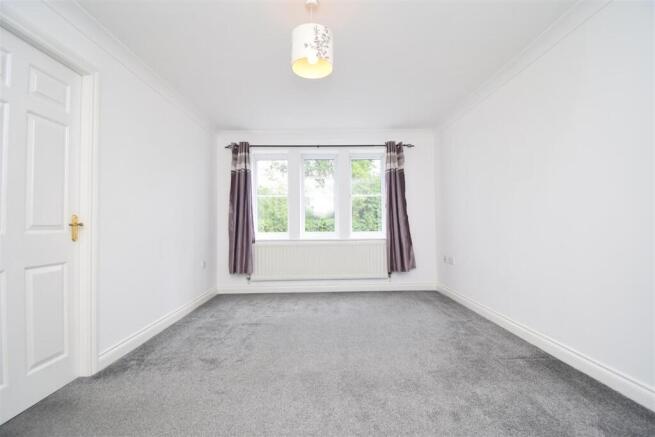 2 bed Ground Flat to rent Image 4