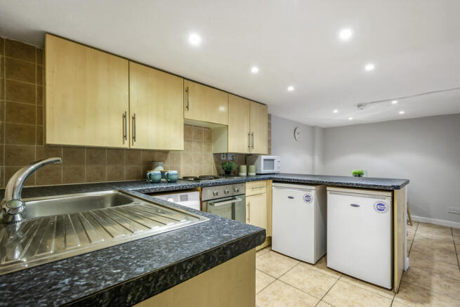 2 bed Flat to rent Image 4
