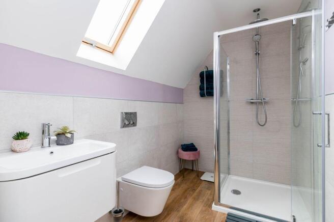 Ensuite to Bed 1
