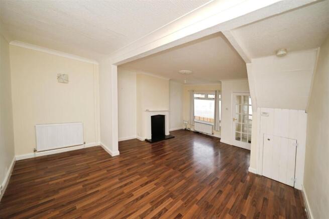 Through lounge/dining room