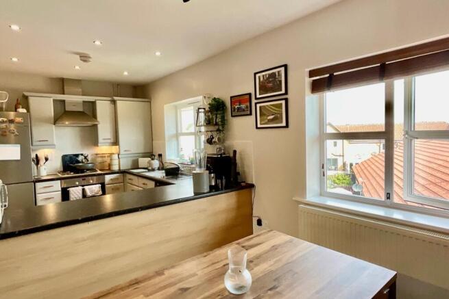 2 bed Flat for sale Image 7