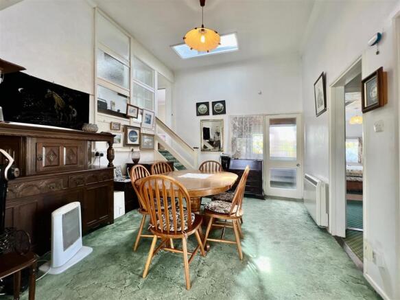 20 Cotmore Close - 11.jpg