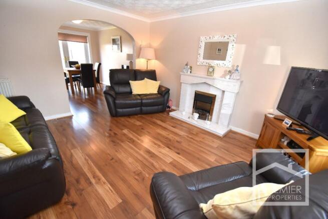 Lounge/Dining Area