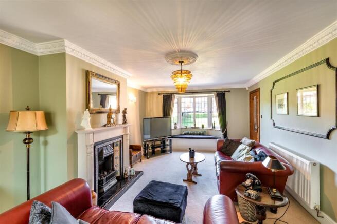 4 bed Detached for sale Image 5
