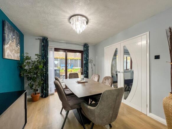 4 bed Detached for sale Image 4